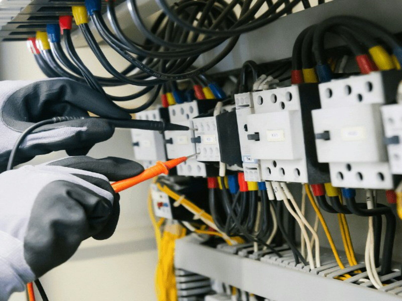 Interruptor de abajur com mau contato: sinais de que precisa de reparo